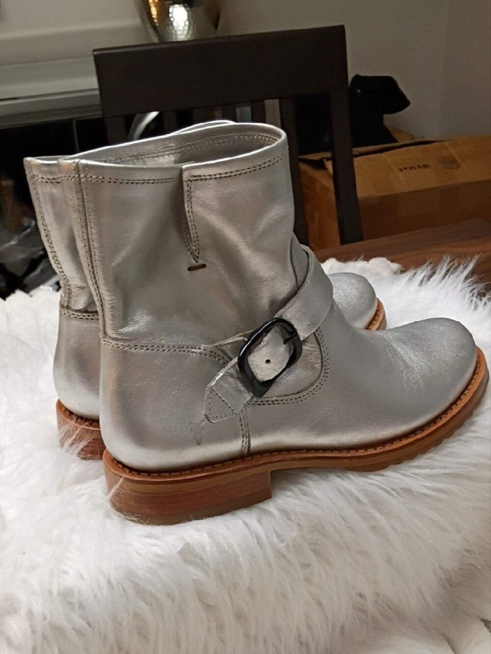 New Frye Veronica Silver Metallic Leather Ankle Flex Boots with Buckle Size 7.5 - Picture 8 of 16